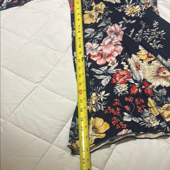 Navy Wide Leg Pants with Floral Pattern and Pockets - Picture 5 of 13